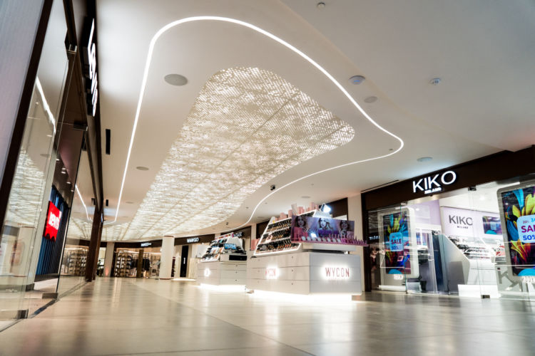 SHOPPING MALL