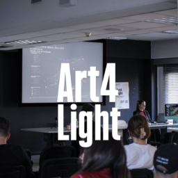 Evento Art4Light – Creative Collaboration in Lighting Design con esperti del settore, designer e partecipanti in un confronto su creatività e illuminazione.